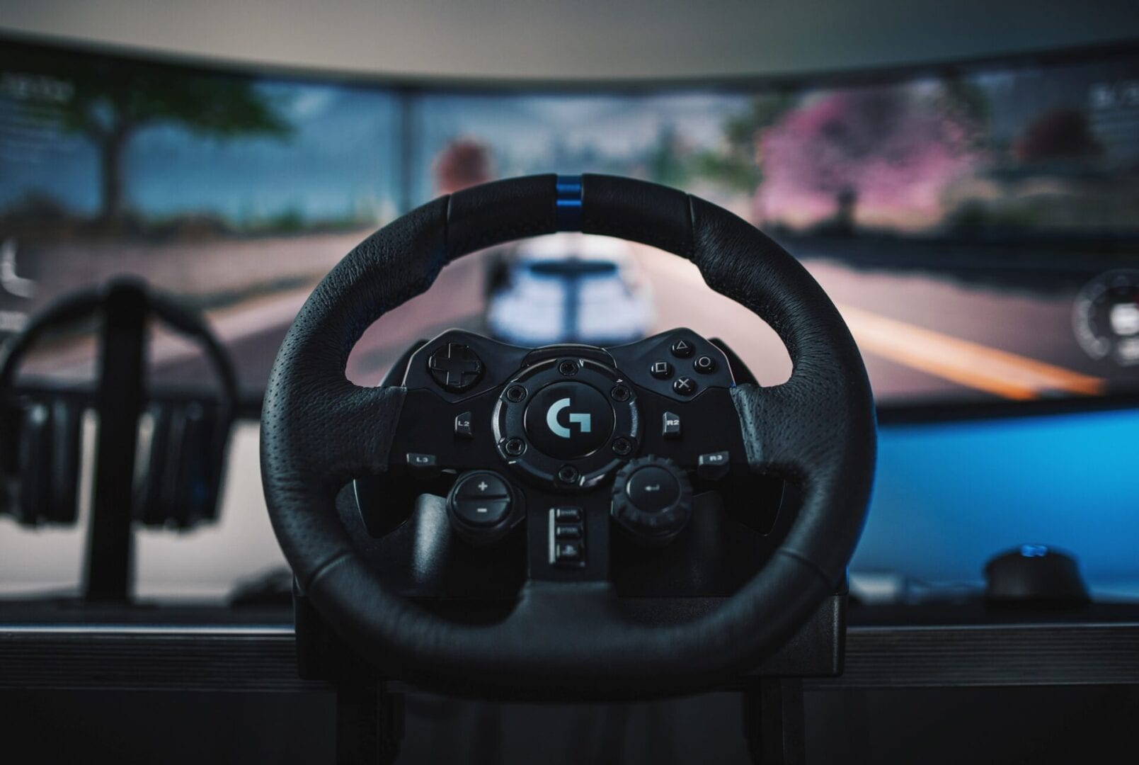 Logitech Announces G923 Racing Wheel Compatible With PS5 & Xbox Series X