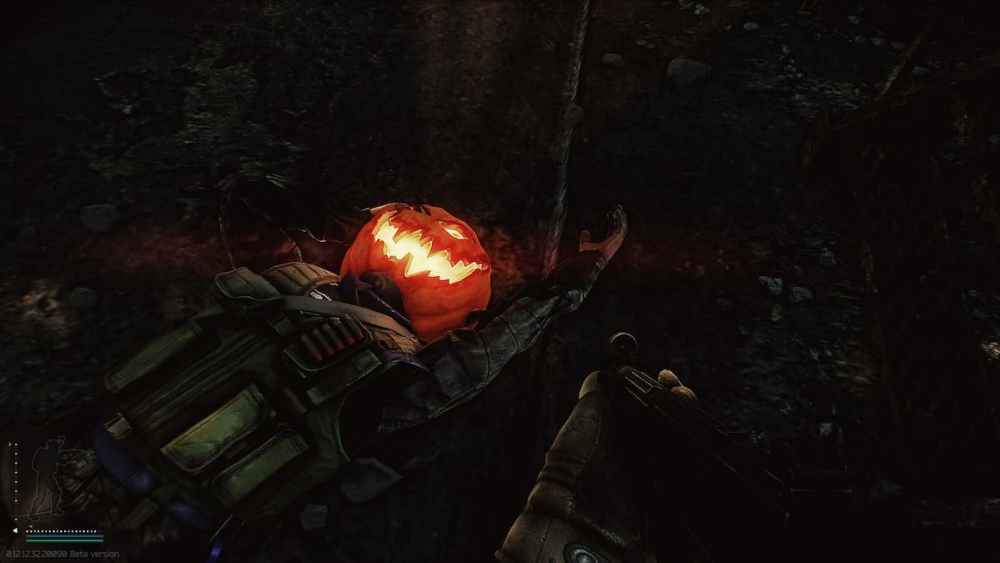 Image of a dead scav wearing the Jack-o'-Lantern Tactical Pumpkin Helmet