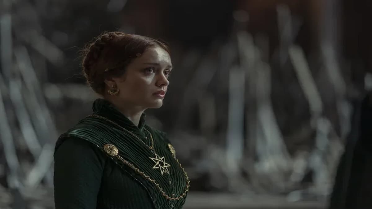 Alicent in the Red Keep in episode 8
