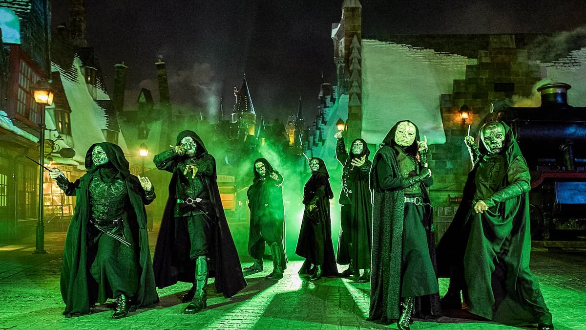 Scary Wizards in Hogsmeade for Halloween Universal Studios