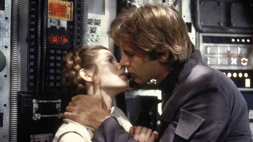 Han Solo and Leia Organa kiss