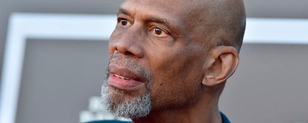 Is Kareem Abdul-Jabbar in Glass Onion: A Knives Out Mystery