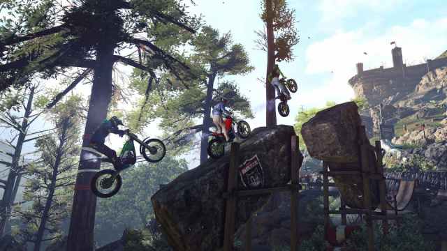 Three racers going uphill in Trials Rising