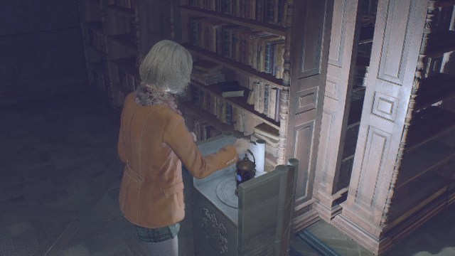Resident Evil 4 Remake Libarary Lamp Pedestal.