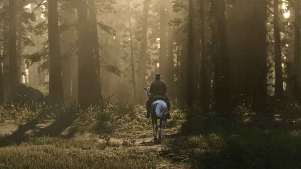 Arthur Morgan riding through the woods