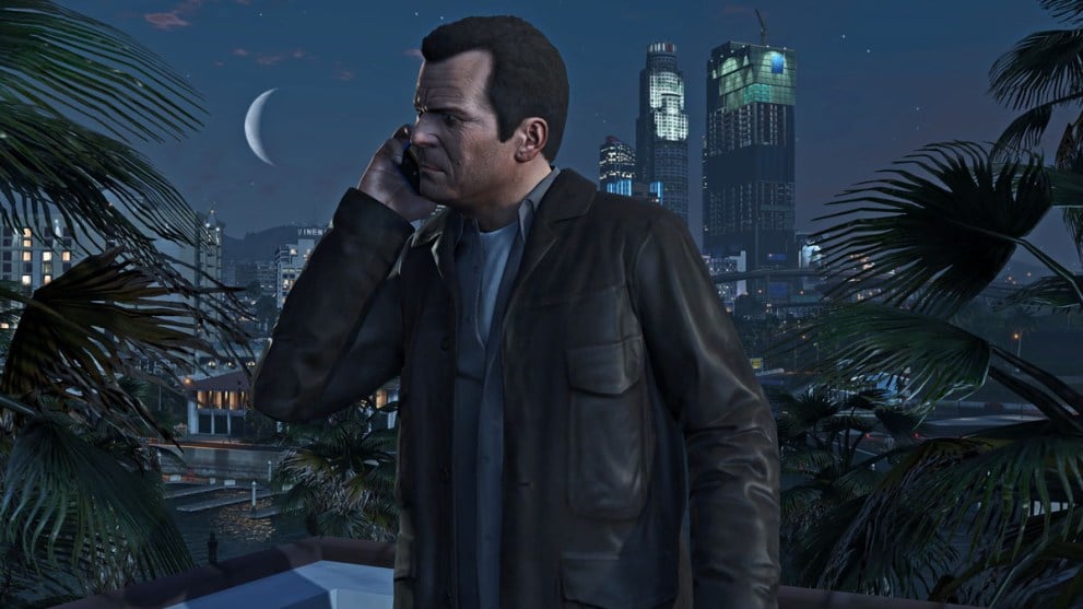 Michael De Santa on cell phone in Grand Theft Auto 5