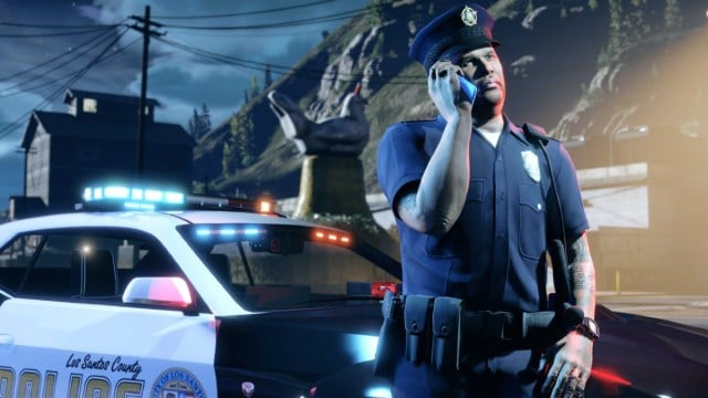 A police officer in GTA Online.