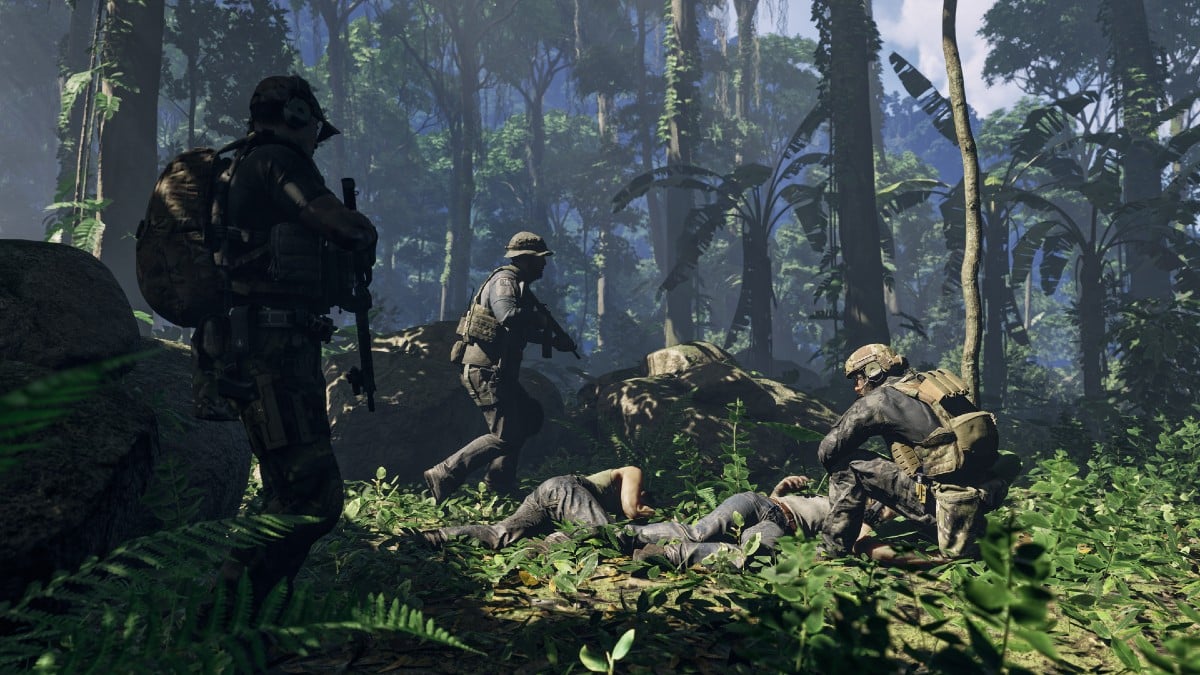 Soldiers reviving a teammate in Gray Zone Warfare.