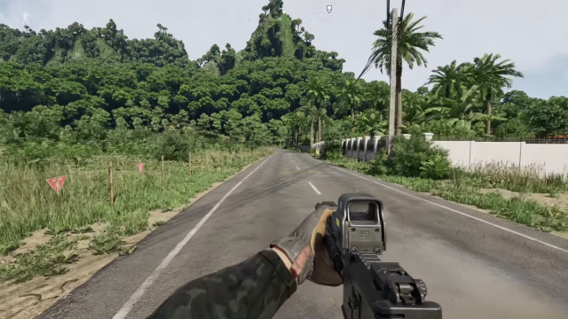 guerre de la zone grise marchant sur la route dans la jungle tenant un pistolet perspective à la première personne
