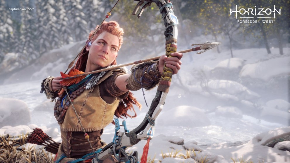 Aloy aiming her bow in Horizon Forbidden West