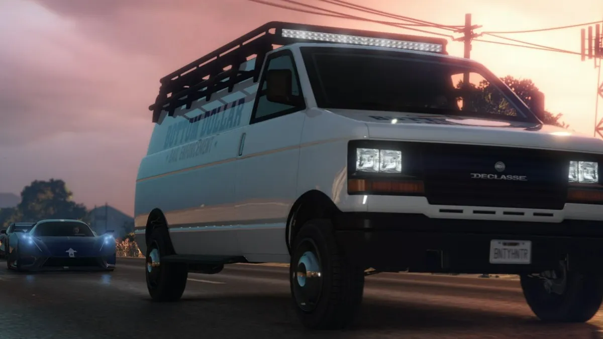 A bounty hunting van in GTA Online.