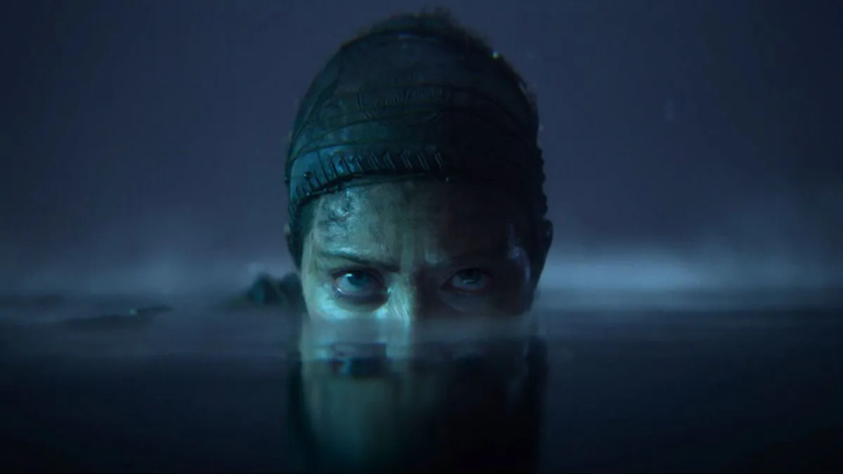 Senua peeking above water in Senua's Saga: Hellblade 2