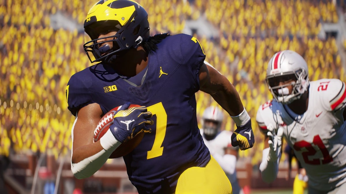 A player running with the ball in College Football 25.