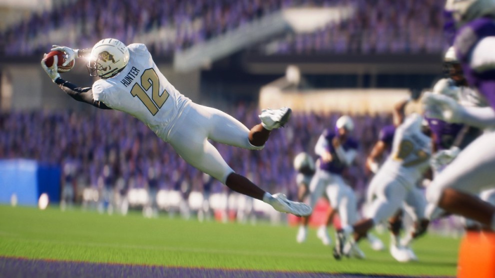 A player catching the ball in College Football 25.