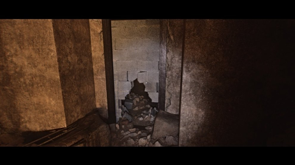 Hole in door in LUTO